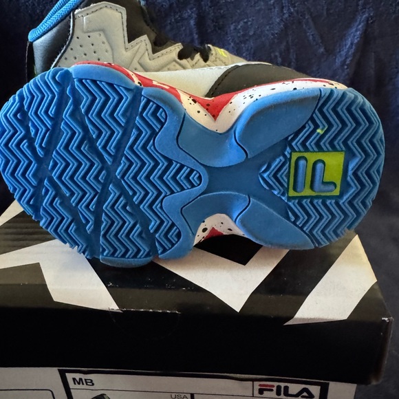 MB Fila Infant/ Toddler Tennis Shoes Sneakers NIB size 4 - Picture 4 of 6